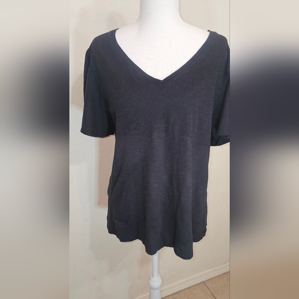 LC Lauren Conrad Women'a Black V-Neck Tee